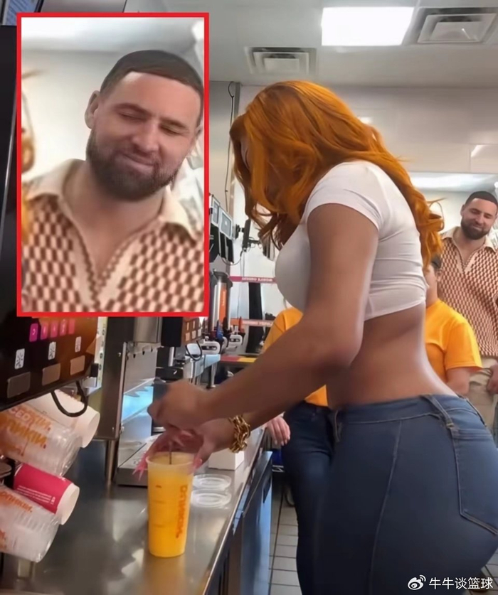 足球比赛-真爱实锤，克莱一脸傲娇表情看向女友身材，眼神都快迷离了|克雷·汤普森|马冬梅|克莱·汤普森|达拉斯独行侠队|詹姆斯·哈登_新浪娱乐_新浪新闻