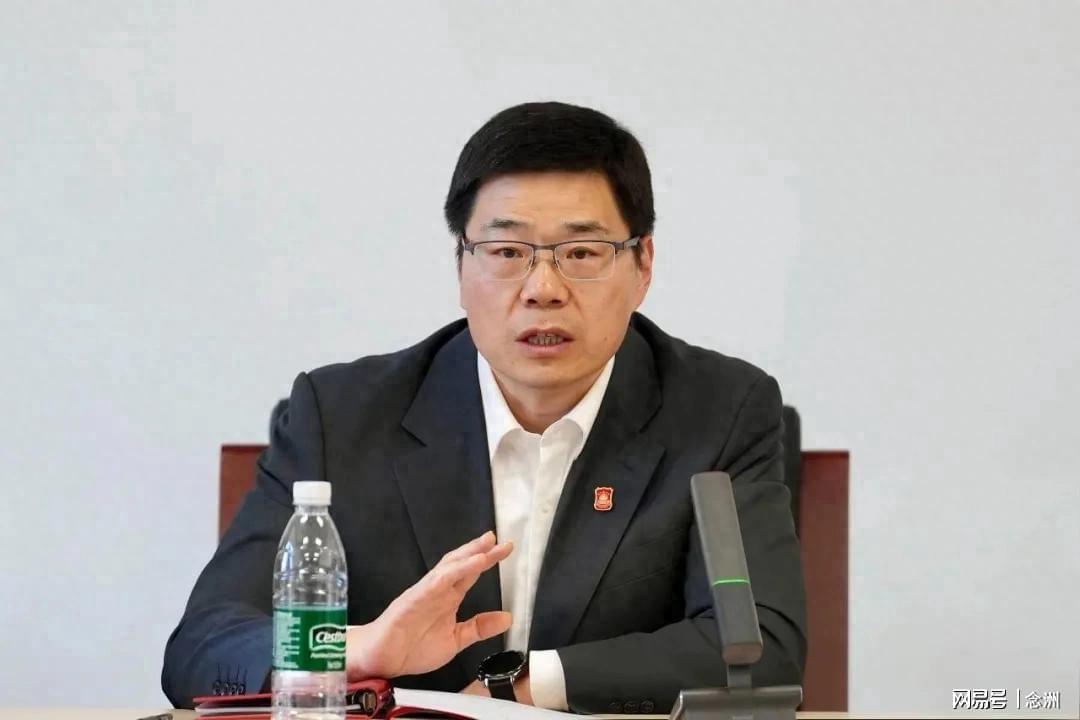 K球-压力太大！中国篮协主席在更衣室哭了 郭士强拥抱安慰 球员拍肩膀